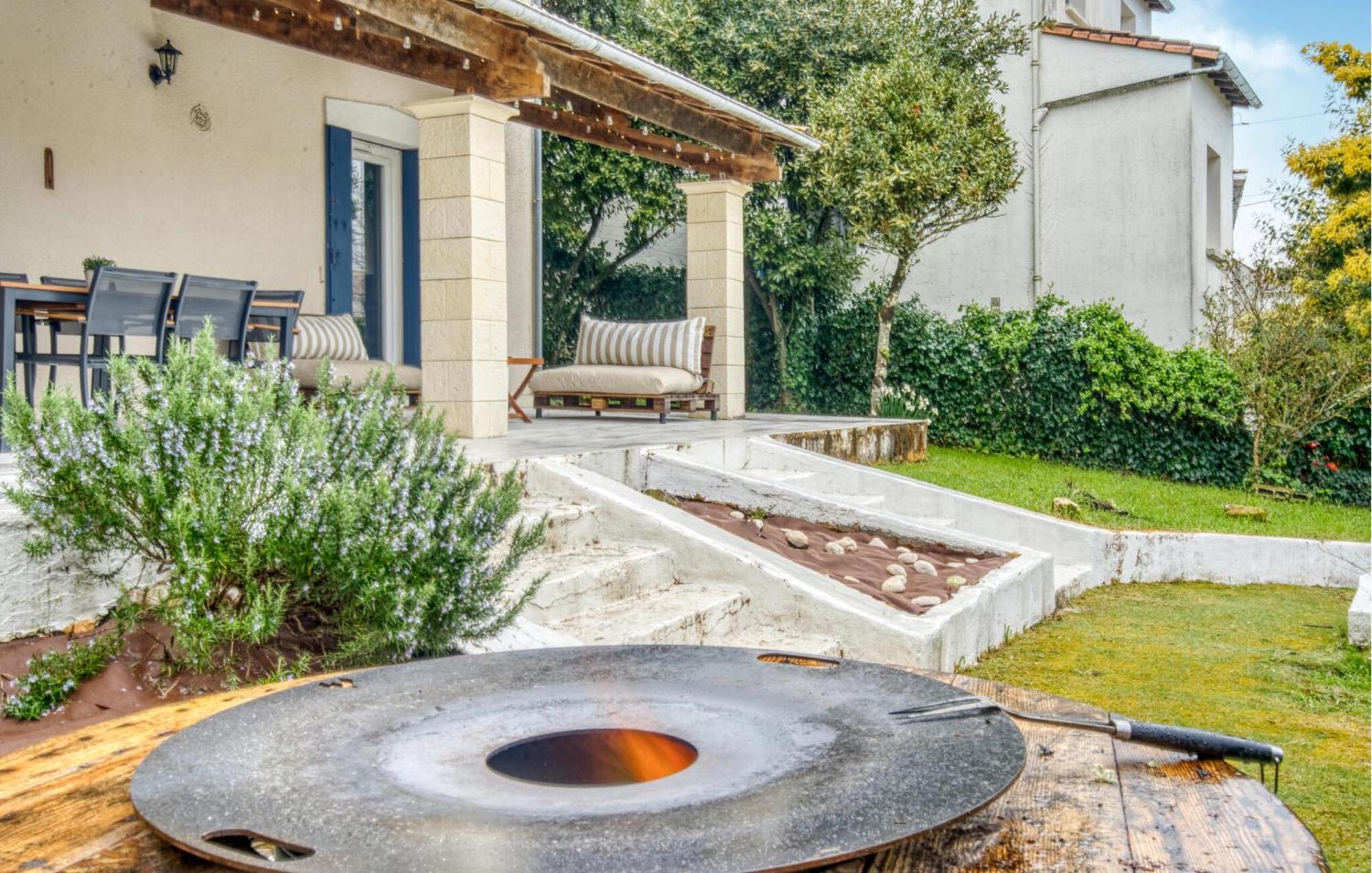 2 Bedroom Awesome In * Royan
